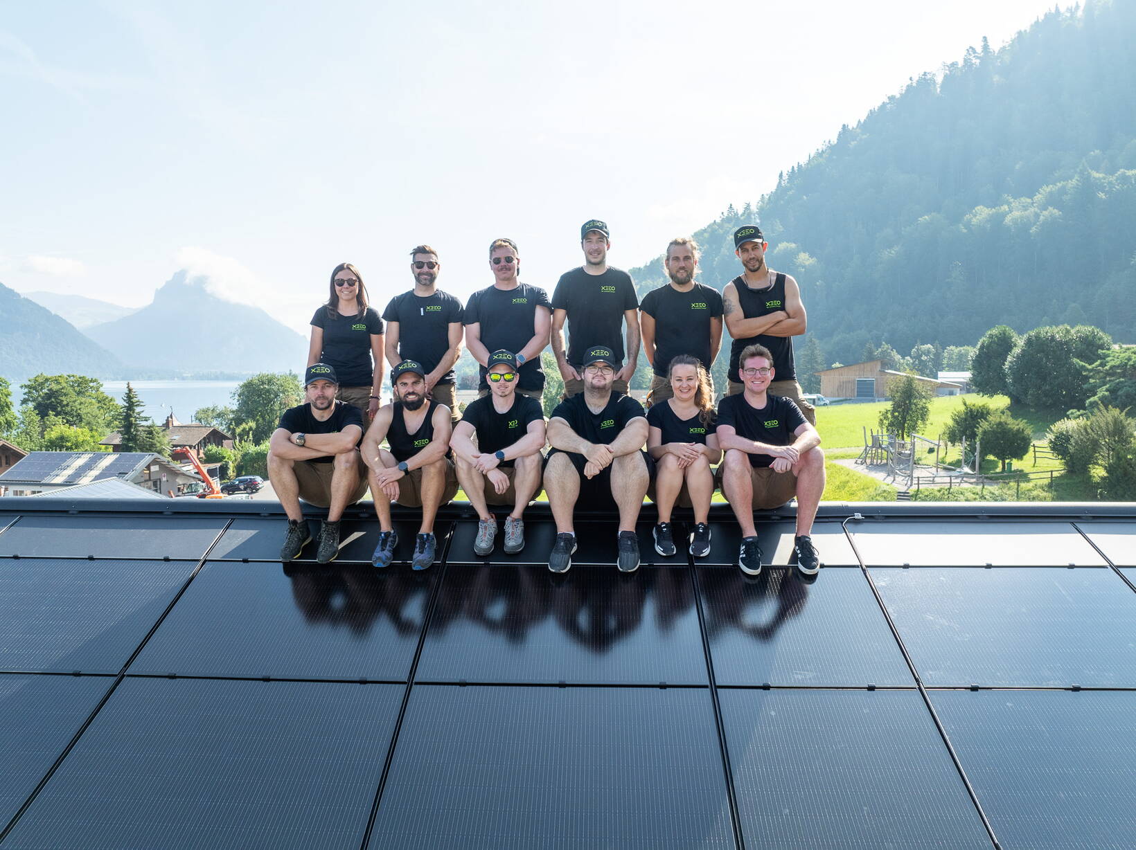 Sven, Thomas, Svenja, Micha B., Adrian, Manuela, Mirko und Micha R. sind die Energieritter von XEEO.